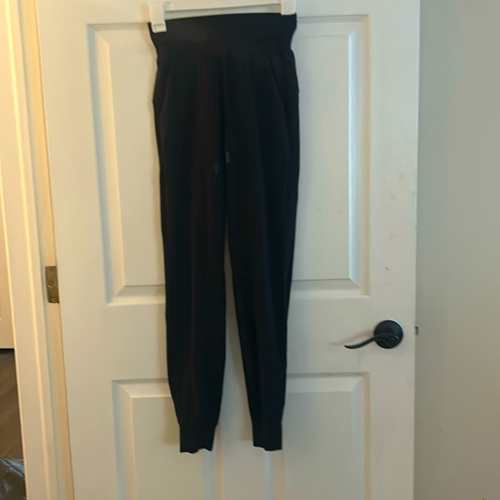 Lululemon licensed to train highrise jogger